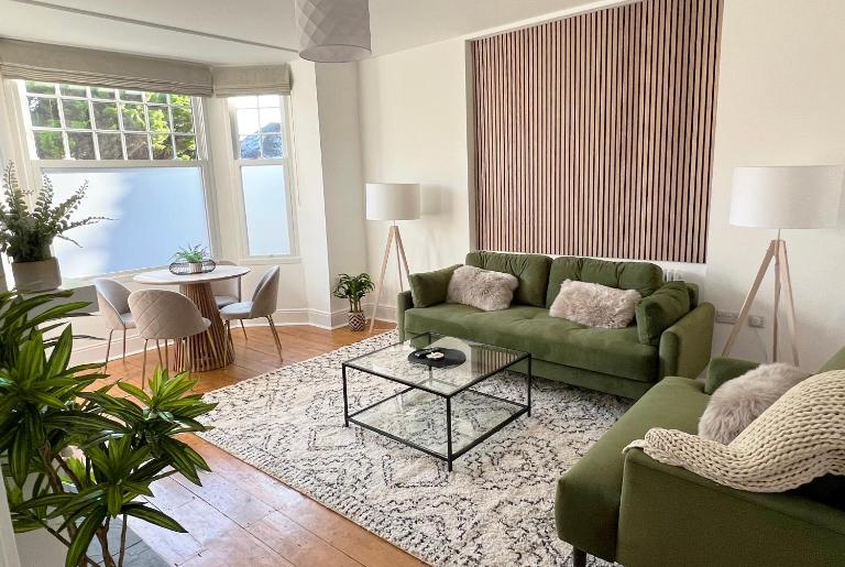 1 Bed / 1 Sofa Bed 'Scandi' Style Ground Floor Apartment - B&B Yeovil