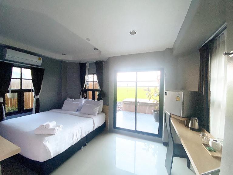 Maze Pool Villa Resort - B&B Kamphaeng Phet
