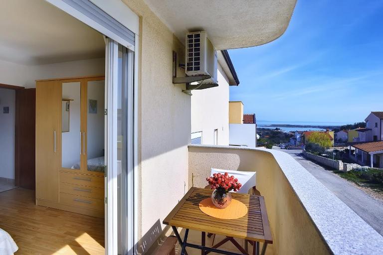 Helle Ferienwohnung 400 Meter zum Strand - B&B Ližnjan