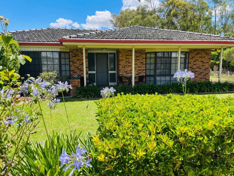 Peaceful 2 Bedroom Home - B&B Wog Wog