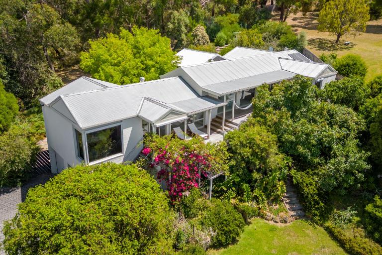 Spacious retreat with ocean views - Chambres d'hôtes Darriman