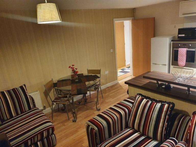 Two Bedroom Apartment, Free parking, Close to UCLAN and free WIFI - B&B Preston