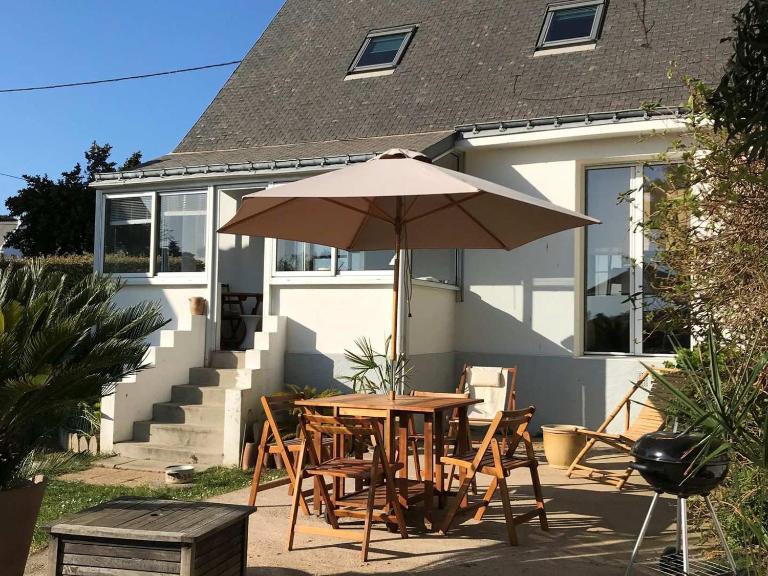 Maison lumineuse avec jardin, à 10 min du centre de Le Palais, animaux acceptés - FR-1-418-183 - Chambres d'hôtes Le Palais