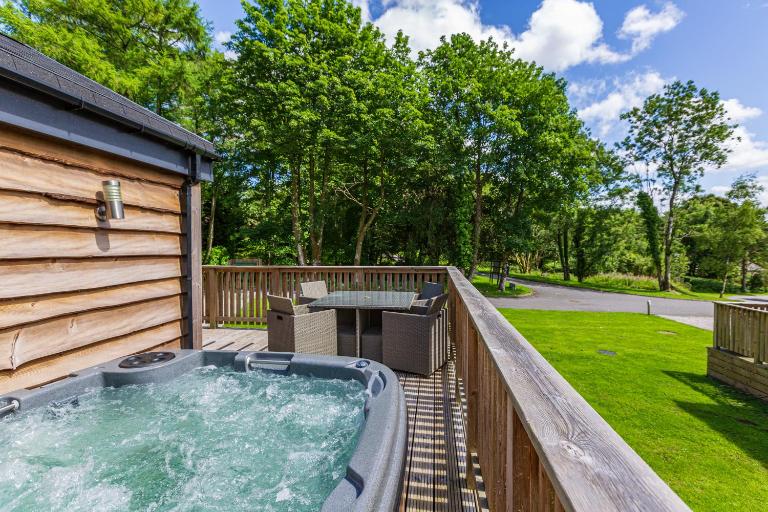 Squirrel Lodge 41 with Hot Tub - B&B Newton Stewart