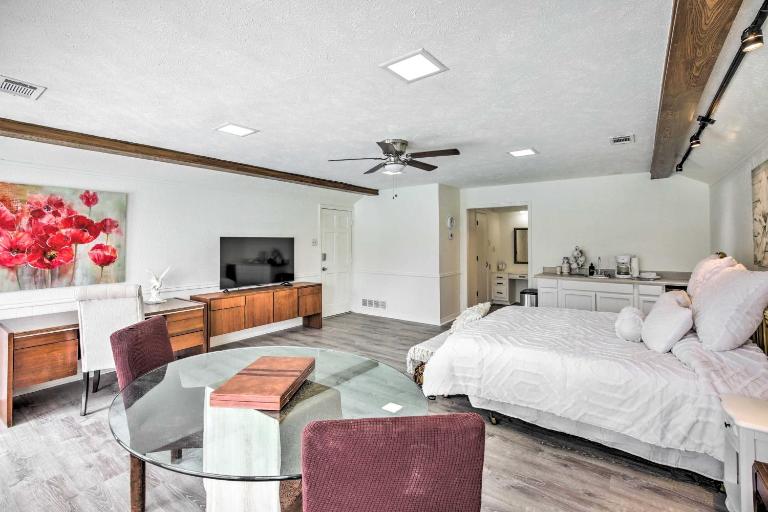 Studio w/ Pool - 13 Mi to Downtown Dallas! - B&B Dallas
