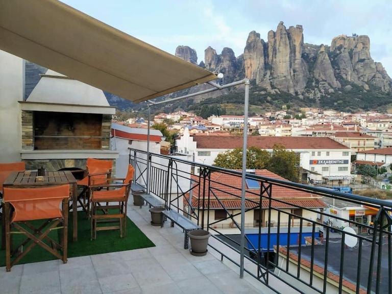 Best view of Meteora in ''Stavros home'' - B&B Kalampáka