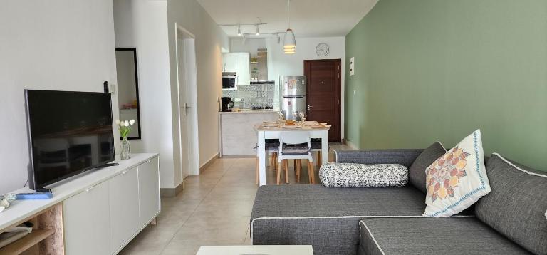 SANDSTONE 2 BEDROOM APARTMENT with LIFT and COMMON POOL - B&B Flic en Flac