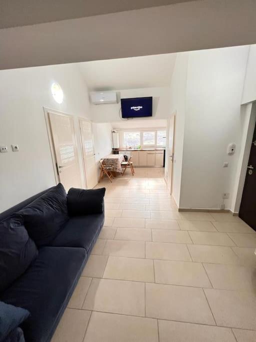 Hill View Apartment - 2 rooms with Free Parking - B&B Iași