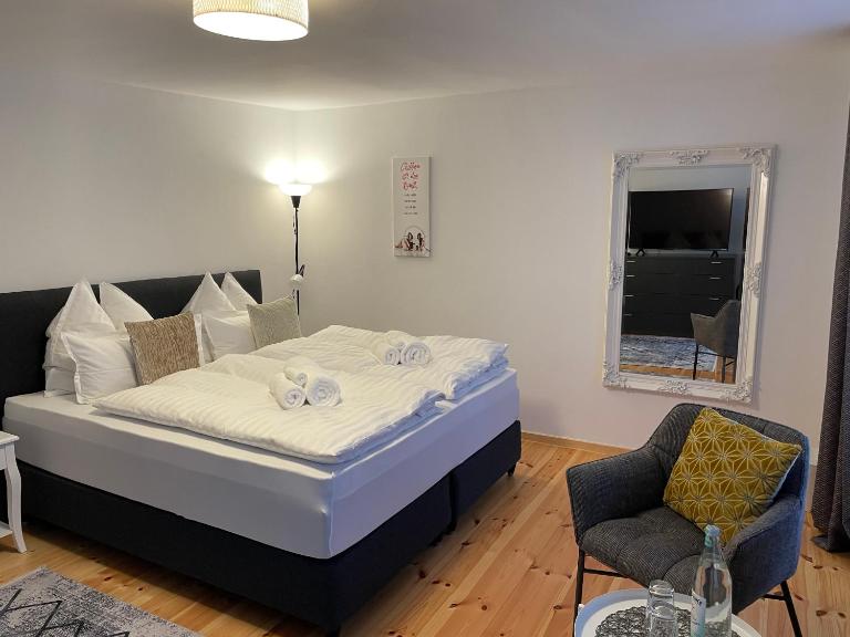 VOH Studio MITTEN in Vohenstrauß, Smart-TV, Parkplatz - Chambres d'hôtes Vohenstrauß