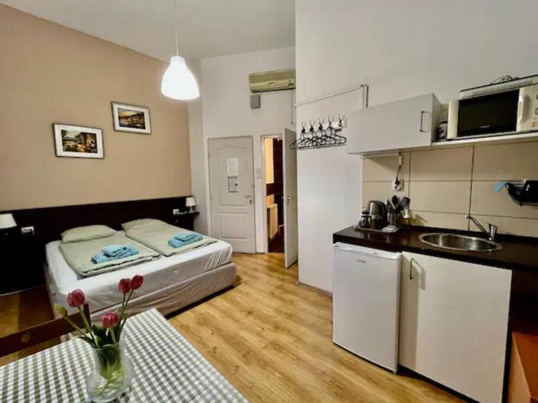 A13 Parliament Sunflower Cozy Apartment - B&B Budapest