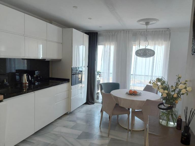 Beachfront apartment with sea views in Estepona - B&B Estepona