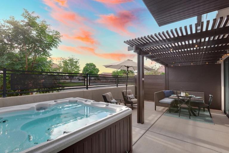 Ocotillo Spring Resort 44 Sky Fire Private Brand-New Home, Private Hot Tub, and Community Pool - B&B Santa Clara