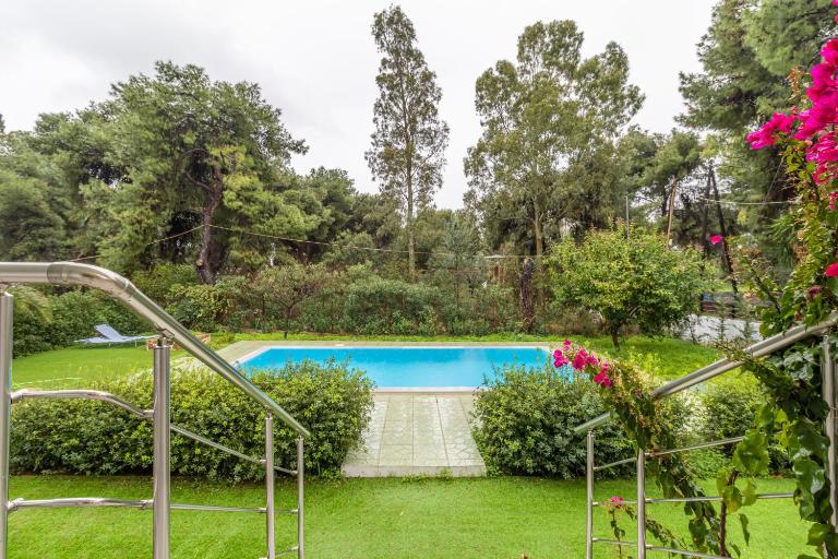 Marvelous, Secluded Villa w/ 3 BR , Pool & Garden, Kavos - Ferienwohnung Isthmía