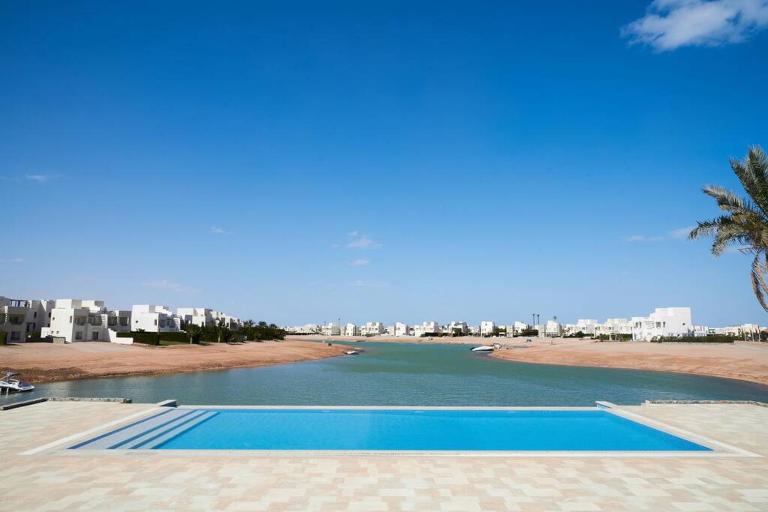 Ground floor two bedrooms in Joubal Lagoon with direct pool access and view - B&B Hurghada