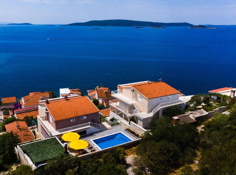 Apartments Care - B&B Okrug Donji