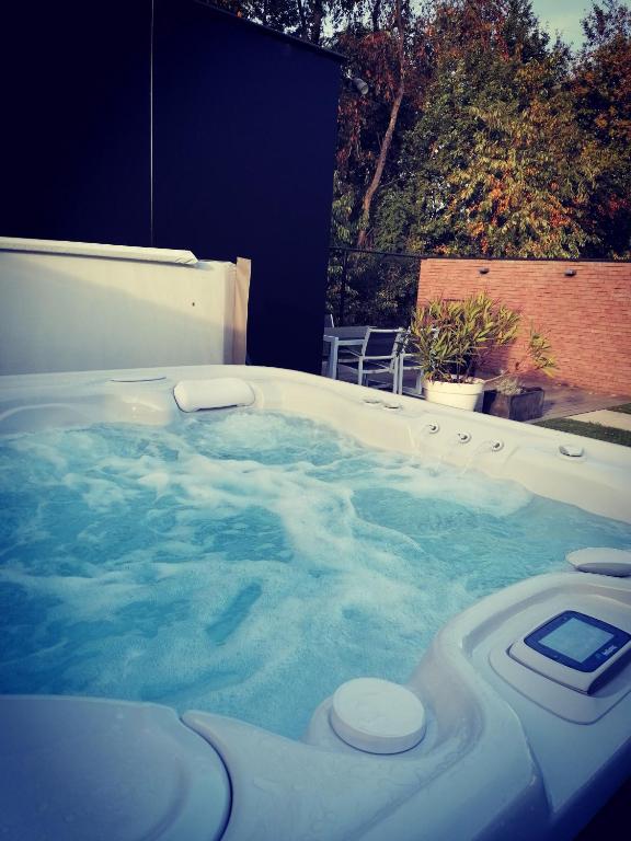 Vakantievilla met jacuzzi Limburg - Bed and Breakfast Kwaadmechelen