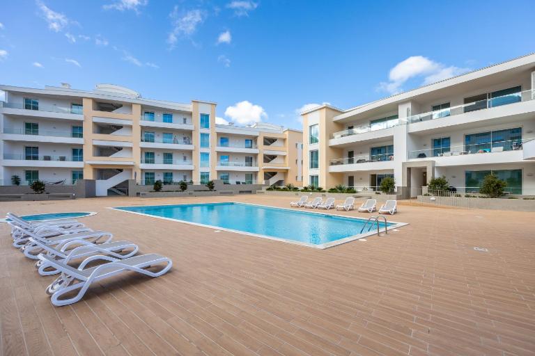 Adega Marina Apartments - Pool View - B&B Lagos