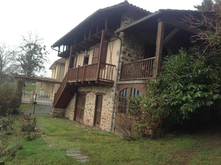 superbe petite maison de caractère dans le Cantal - B&B Maurs