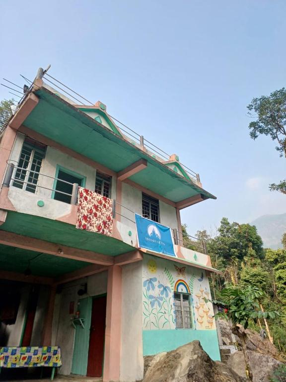 Odyssey Stays Nongriat - 3Kms trek from Main Road - B&B Cherrapunjee