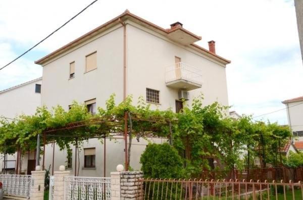 Apartment in Kastel Novi with terrace, air conditioning, W-LAN, washing machine 5104-1 - Ferienwohnung Kutleše