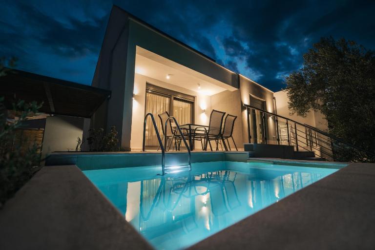 Octo Villas Complex - B&B Irakleitsa