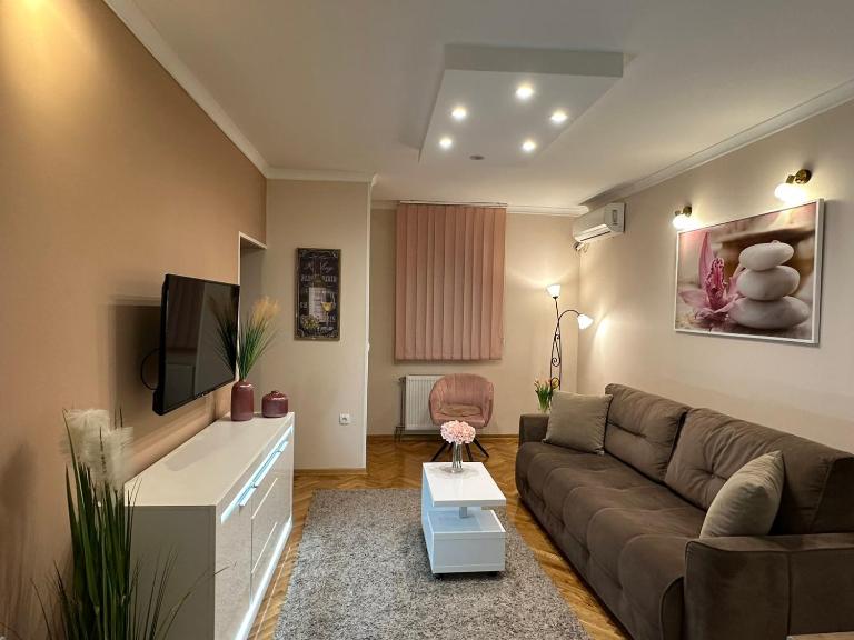 Prestige Apartment 2 - Chambres d'hôtes Novi Sad