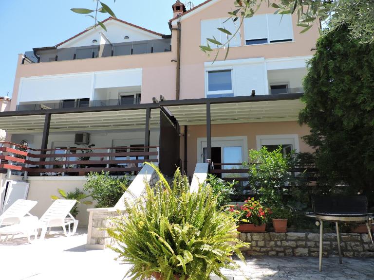 Apartman IV ( 2 + 2 ) - Chambres d'hôtes Vodnjan