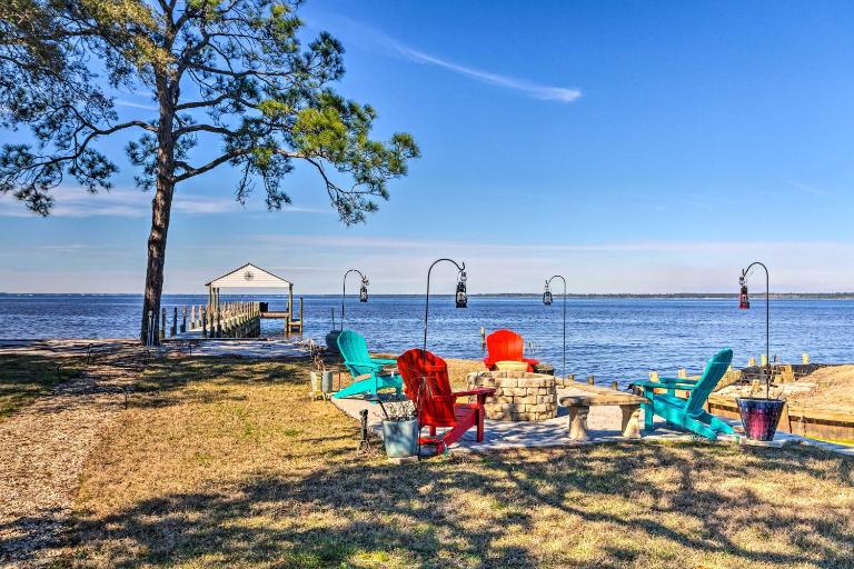 East Bay Vacation Rental w/ Dock! - B&B Navarre