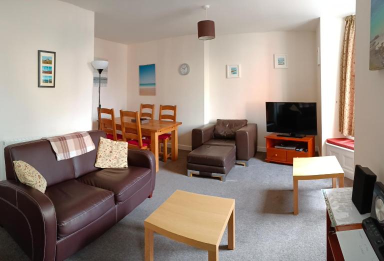 Apartment 1, Hildegard House, 27 Skinner St, YO21 3AH - Bed and Breakfast Whitby
