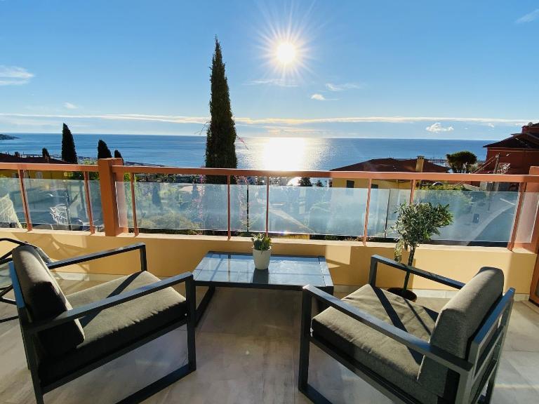 Le Vigia-vue mer-terrasse-climatisation-parking - B&B Mentone