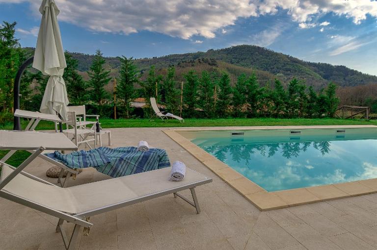 Villa Cristina modern farmhouse with Private Pool - Ferienwohnung Monsagrati