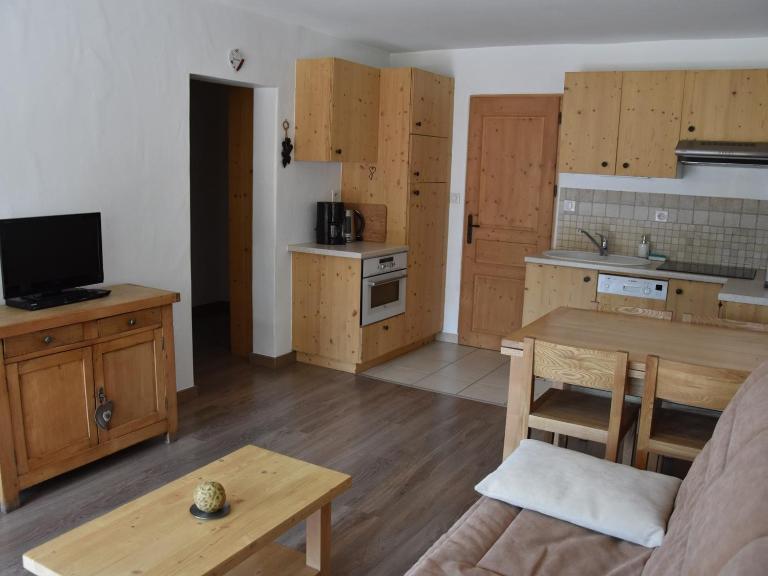 Appartement chaleureux PMR avec terrasse sud, parking, près de Champagny-en-Vanoise - FR-1-464-80 - Bed and Breakfast Champagny-en-Vanoise