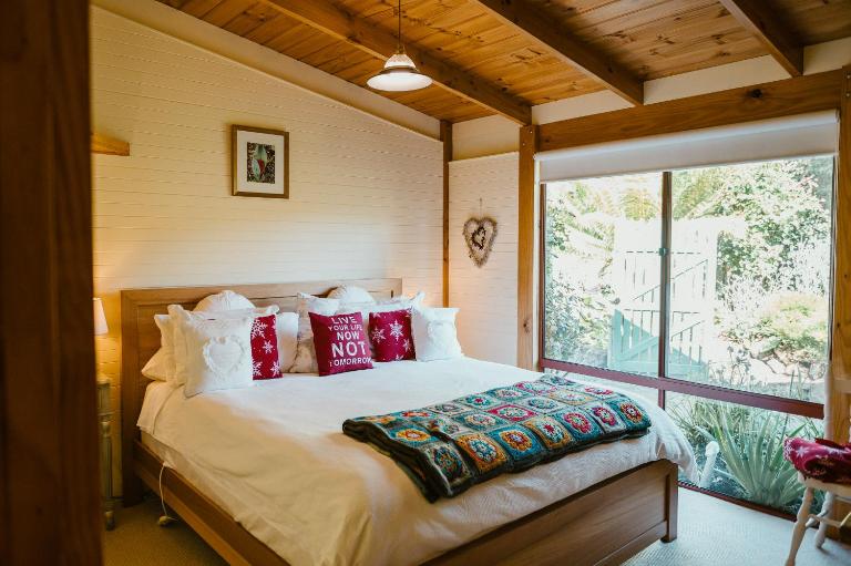 Fleurty's Point Cottage at Franklin South, Huon Valley, Tasmania - Bed and Breakfast Franklin