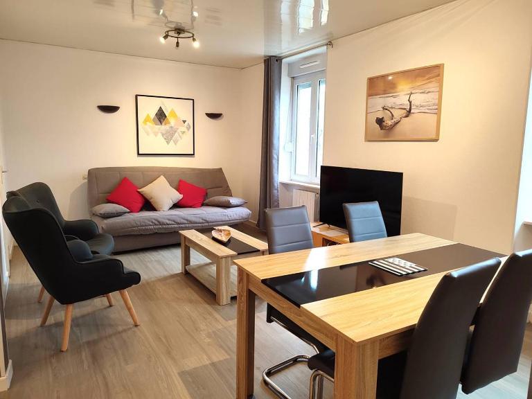 Appartement central à Trébeurden, 500m plage, proche commerces, 2 chambres, 3 salles d'eau - FR-1-368-308 - B&B Trébeurden