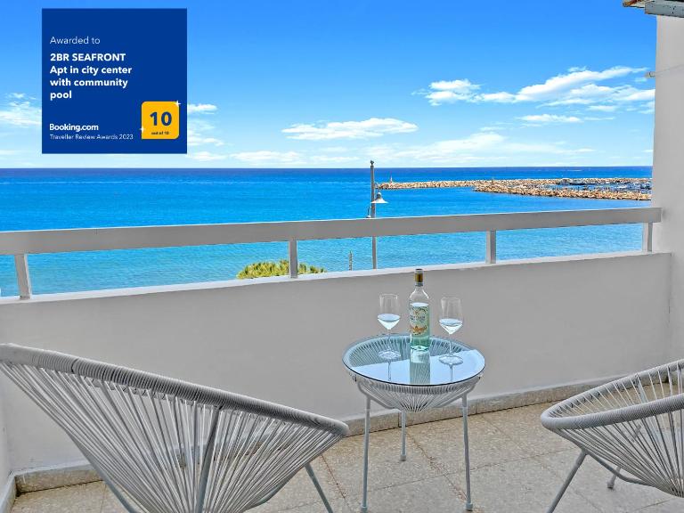 2BR Seafront Apt in center with community pool - Ferienwohnung Larnaka