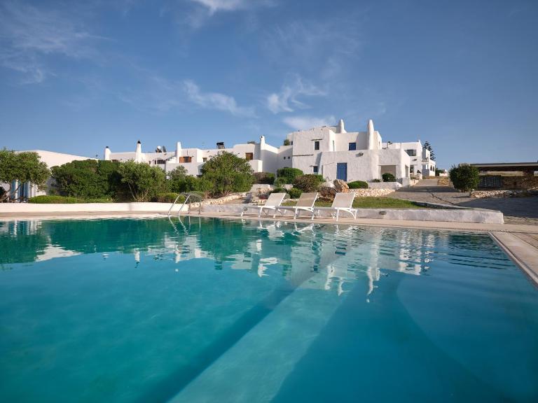 Amelie Villa with pool and amazing sea views, Paros - B&B Márpissa