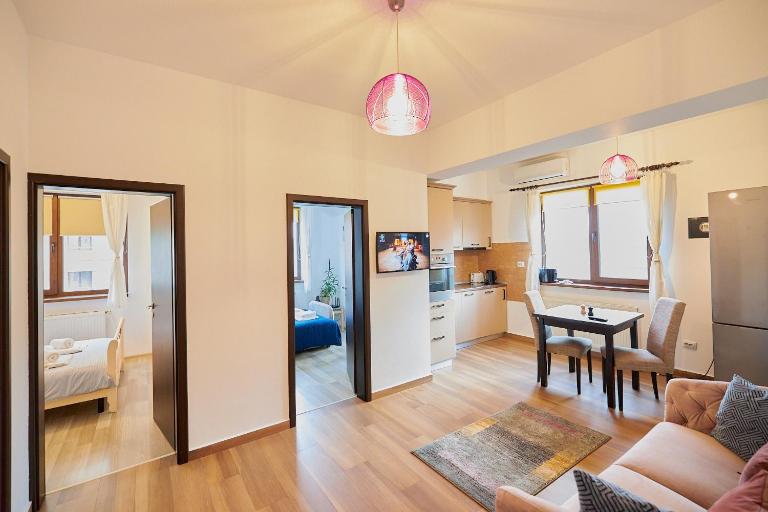 Cozy 3 Bedroom Apartments In Centre of Iasi Palas Mall - Chambres d'hôtes Iași
