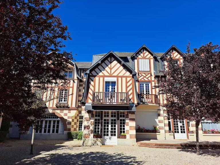 Studio chic, hyper centre, 4 minutes de la plage - Ferienwohnung Cabourg