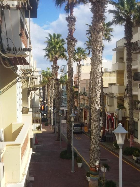 Centrally Located Bugibba Apartment - Seaside Comfort - Chambres d'hôtes San Pawl il-Bahar