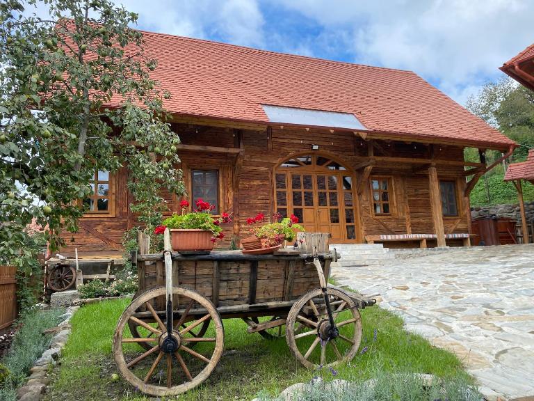 Székelyföld,Siklódi Kő Vendégház, Csűr - B&B Șiclod