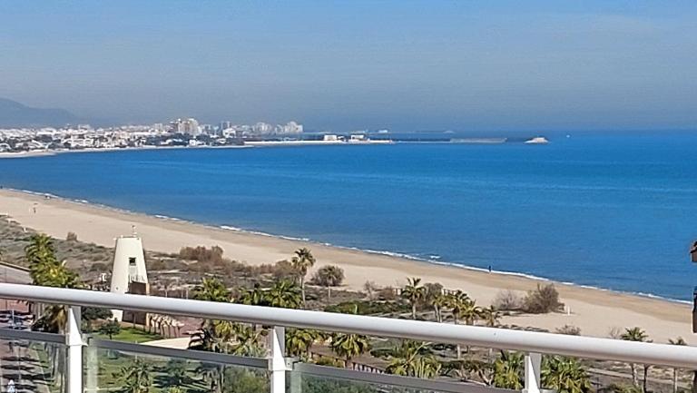 Ático con espectacular terraza frente al mar - B&B Peñíscola