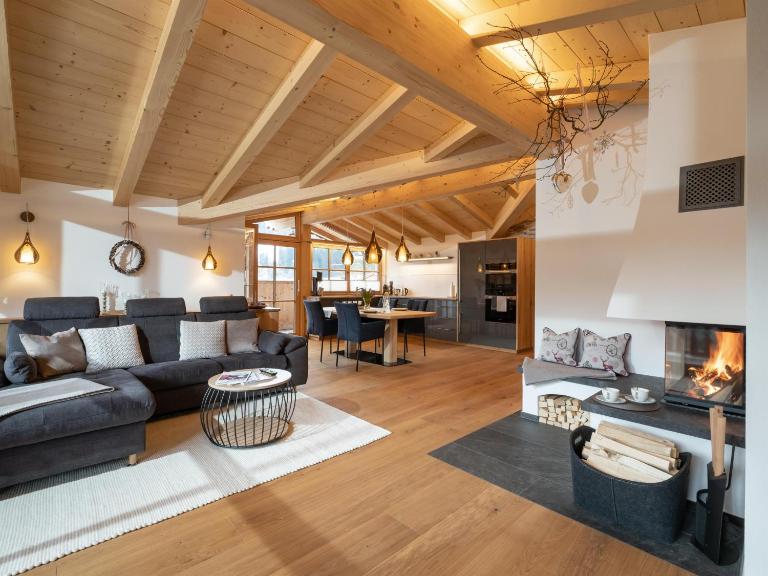 Luxusappartement Alpenliebe - Ferienwohnung Oberndorf in Tirol