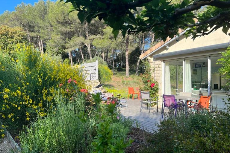 Beautiful house in the heart of its pine forest - private pool - B&B Les Taillades