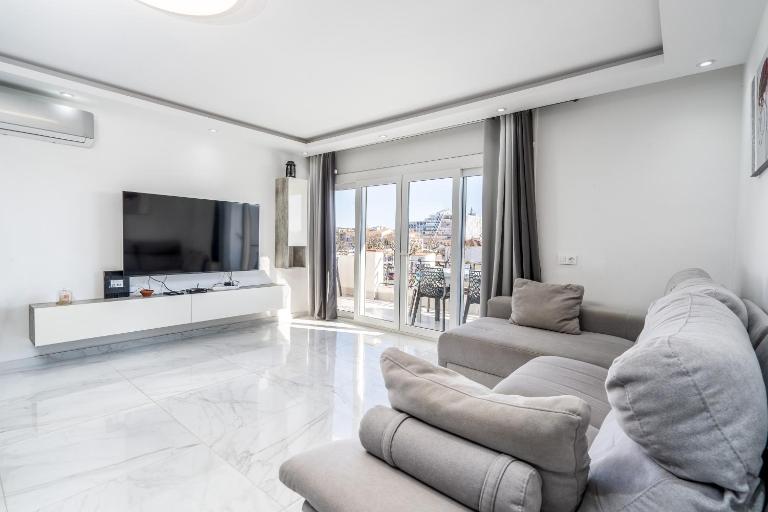 WELCS APARTAMENTO 048 EMP con Terraza y Vistas - Chambres d'hôtes Empuriabrava