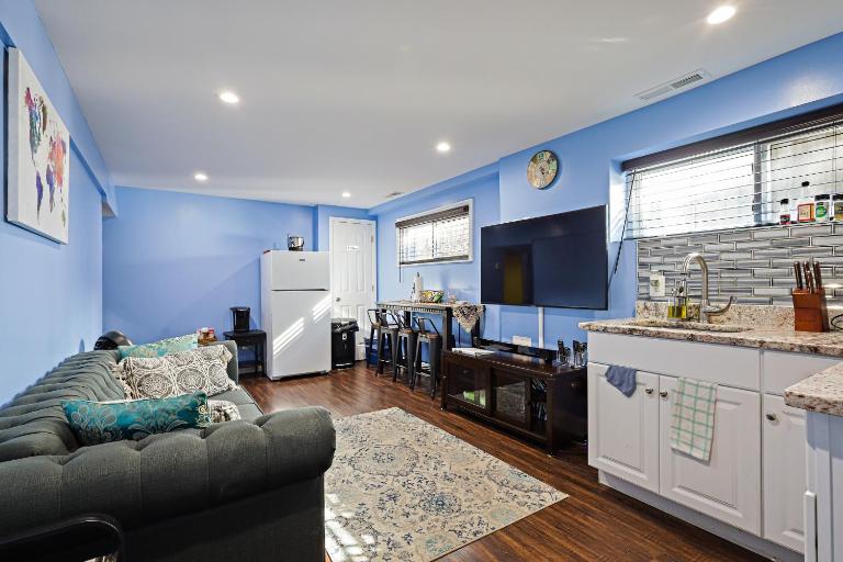 Beautiful 2 bedroom 1 bath Unit - B&B Alexandria