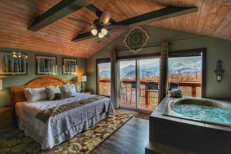 Paradise Vista, Amazing Mtn Views, Hot Tub, 560 FREE tickets each paid day!!! - B&B Gatlinburg