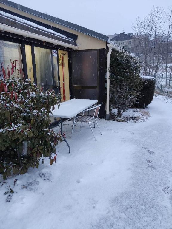 LES FONTANILLES odeillo chalet 60 WIFI & PARKING gratuit exposé plein sud & plein pied , draps & serviettes de toilettes non inclus, sabanas y toallas no incluidos - Ferienwohnung Font-Romeu-Odeillo-Via