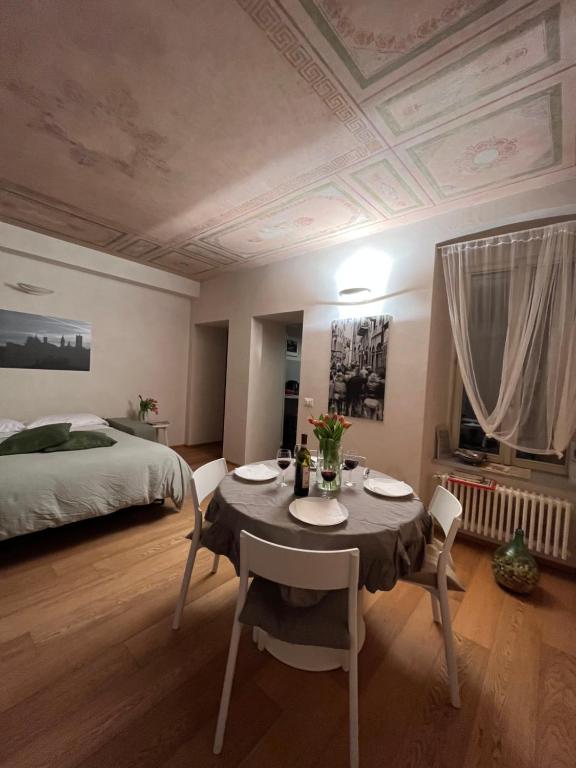 Livinn Bergamo LA MANSARDINA1 e L'AFFRESCO - Chambres d'hôtes Bergame