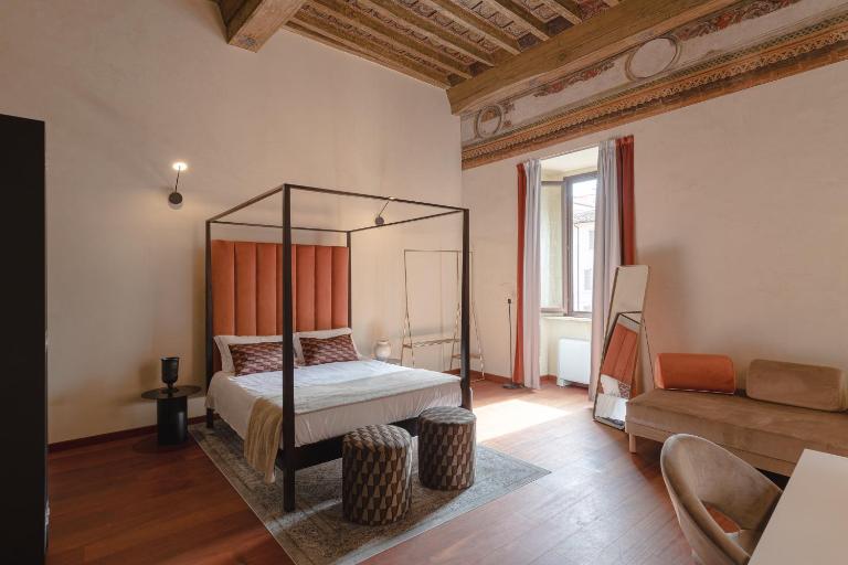 Torre Capranica - B&B Rome