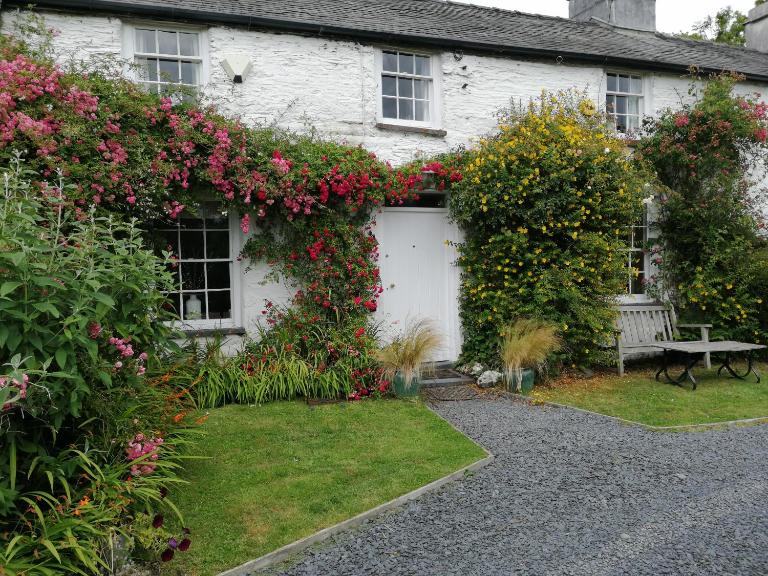 Glan y Morfa Welsh farmhouse overlooking Dyfi Estuary Rated 4 star Visit Wales - Bed and Breakfast Pennal